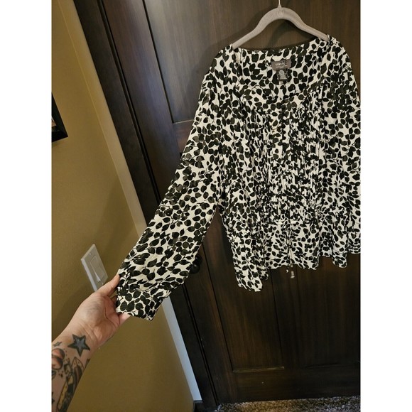 EUC Women's Plus Chiffon Sheer Black & White Leaf Print Blouse Top Size 2X 18-20 - Picture 3 of 7